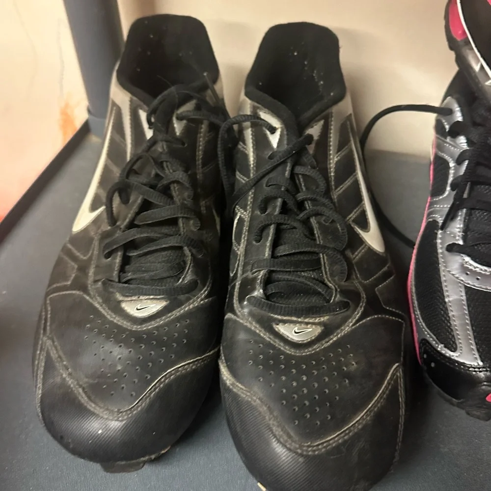 Nike Men's Black‎ and Silver Athletic Sneakers